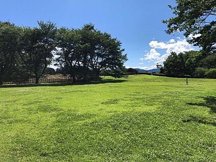 片倉城跡公園 約750m