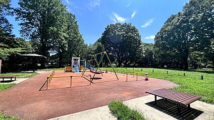 日野中央公園 約640m