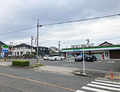 ファミリーマート半田桐ヶ丘店 約350m