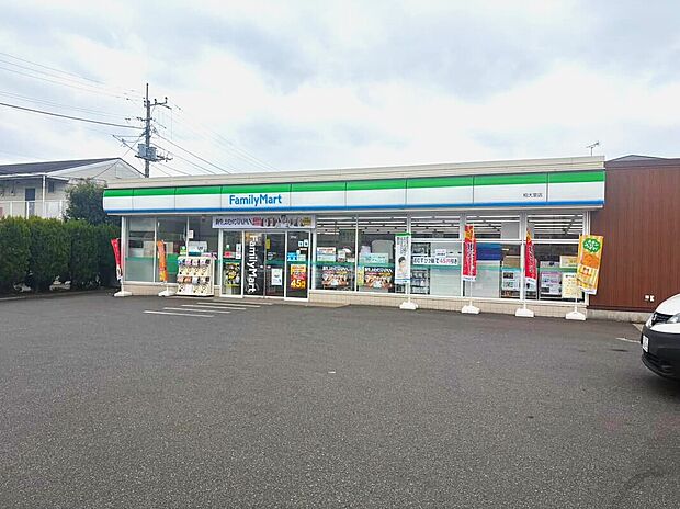 ファミリーマート(約850m)