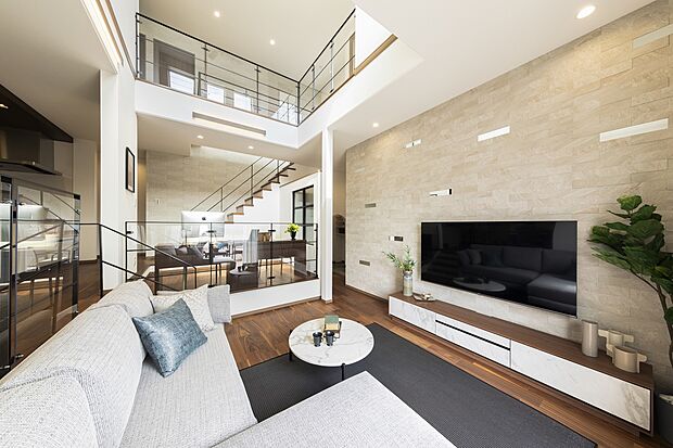 【モデル14号地：吹抜け】
「吹抜け=空調が効かない」はもう古い
創建の外断熱工法なら、快適な温度を逃がさず、外気温の影響も受けにくく
吹抜け上下階であっても、温度差は僅か2℃に抑えられます