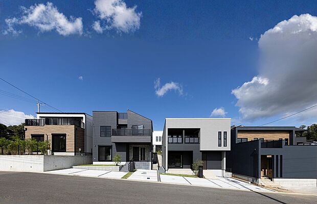 【街並み】
現地最寄りの分譲地「ルナシティ千城台」では続々と住宅が建設中！
実際に街づくりが行われていく様子をご体感できるチャンスです。