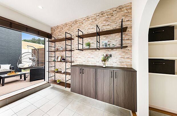 【施工プラン例(玄関土間)】玄関土間にはシューズクロークや、造作棚を設けてたっぷり収納ができます。