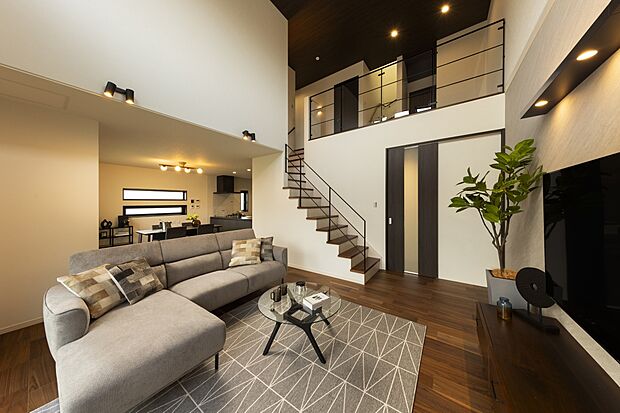 【施工例　【リビング】】ただの建売ではなく、注文住宅を手掛ける創建だからこそ
デザインと性能の両立が可能です！

こちらのモデルハウスは「ルナつくば陣場」にてご覧いただけます。