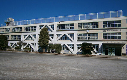 市立風早北部小学校 750m(車 約2分　(徒歩10分))