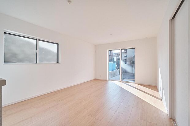 2号地：お料理や食事、くつろぎの時間も家族を感じながら過ごせ、ワンフロアが見通せるLDK。