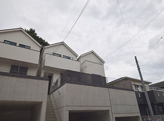 大きな庭付き2階建