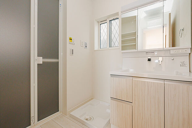 【同仕様の洗面化粧台】ワイド900・三面鏡・シャワー水栓