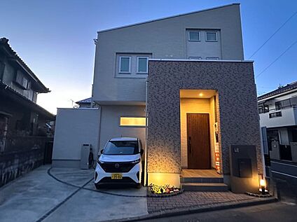 夜外観（正面）