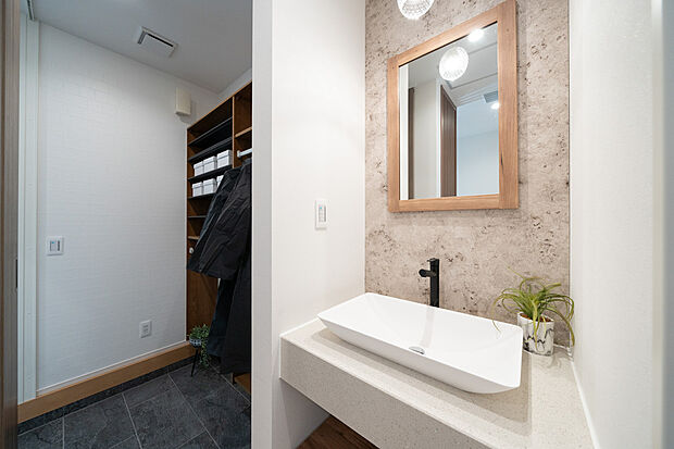 【【ミニ手洗い器】】帰宅後すぐに手が洗えるミニ手洗い器を設置。感染症が気になる時代でも安心です◎