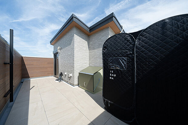 【屋上庭園サウナ】家族で過ごす特別な時間にぴったり。BBQや読書など多彩な使い方が楽しめます。