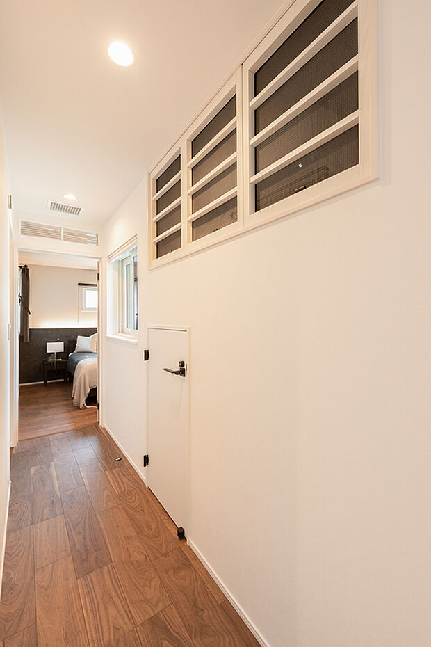 【【全館空調YUCACOシステム】】夏でも冬でもエアコン1台で快適に。高い気密性と断熱性を持った「YUCACO（ユカコ）」は、たった1台の家庭用エアコンで、1年を通して快適に過ごすことの出来る全く新しい発想の住まいです。