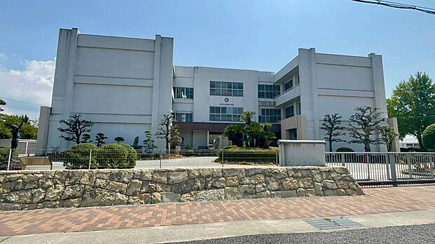 太子町立石海小学校(約1,200m)