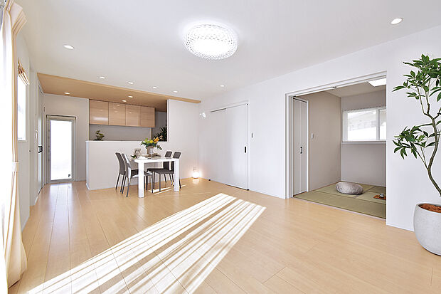 LDKと和室をあわせて22.5帖のゆとりある空間！（11号地 モデルハウス）