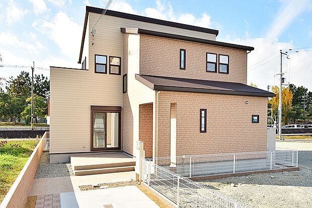 【6号地モデルハウス/外観】太陽光発電5.40kW搭載！「ZEH」＆「G2」仕様を採用した、省エネで高断熱な、先進仕様の高性能住宅です。