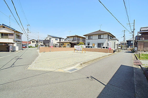 【現地写真】山陽電鉄「荒井」駅北、イオン高砂店へ徒歩8分!様々な生活施設が1km圏内に充実!加古川河川敷にも程近い、便利で憩いある暮らしがかなう住宅地です。