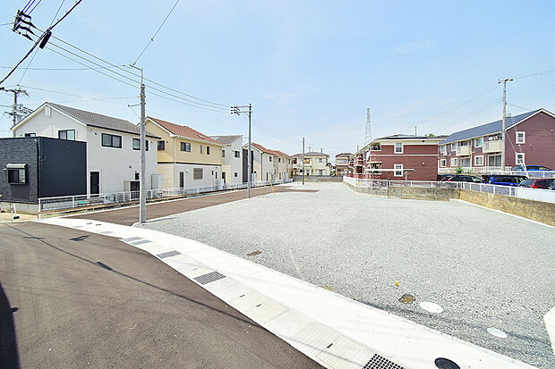 【現地写真】団地内4m~6m幅道路、車の通り抜けがなく安心です。