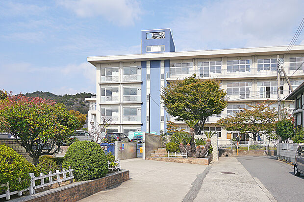 市立鹿島中学校（約1,260m）