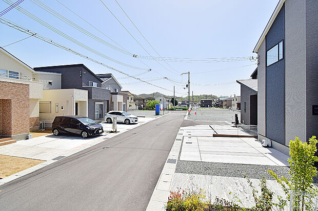 【【現地写真】】ゆったり6m幅の団地内道路
