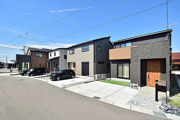 【【現地写真】】平均敷地41坪以上、6m幅道路のゆとりある街並み!