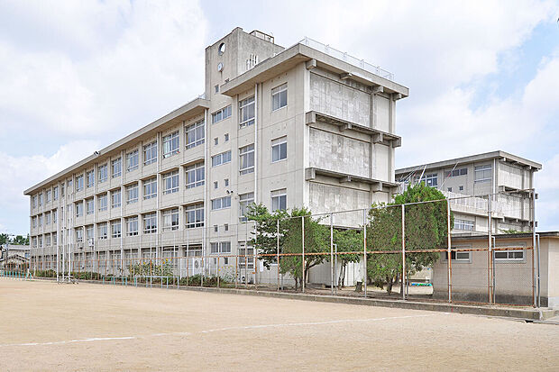 市立米田西小学校（約380m）