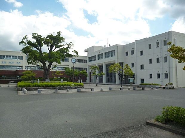 大宰府市立「大宰府西」中学校(約450m)