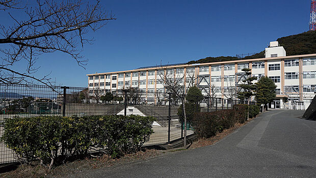 福岡市立「長丘」中学校(約280m)