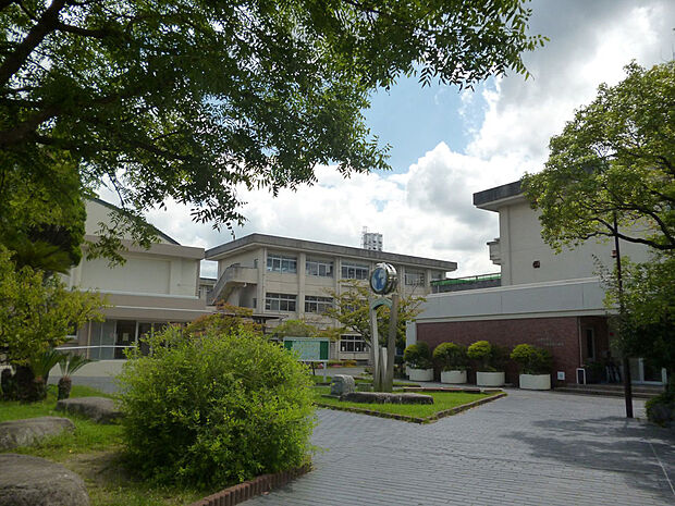 太宰府市立「太宰府西」小学校(約220m)