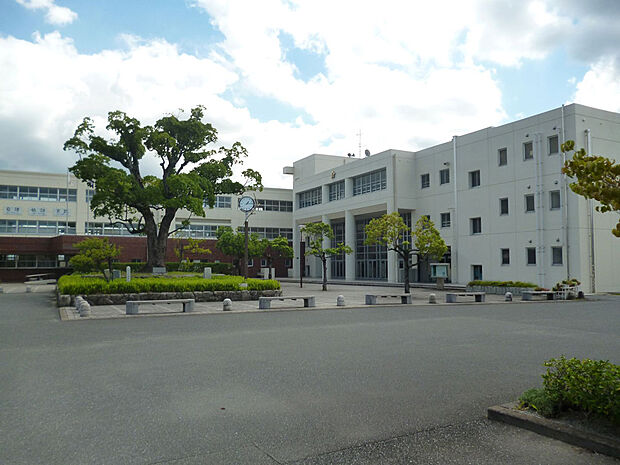 太宰府市立「太宰府西」中学校(約80m)