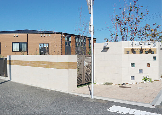 瑠璃幼稚園（約1,300m）