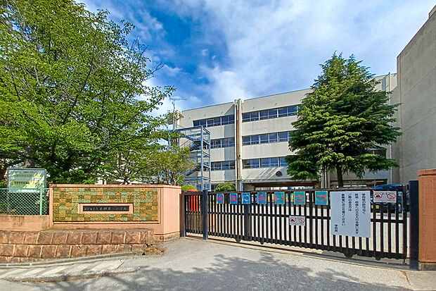 上本郷第二小学校（現地より徒歩8分）