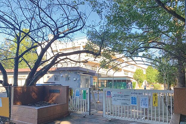 藤心小学校(現地より徒歩4分)