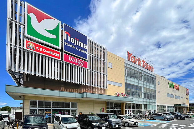 ヨークマート東道野辺店（現地より徒歩13分）