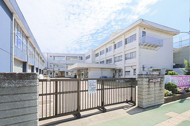 藤久保小学校(現地より徒歩6分)