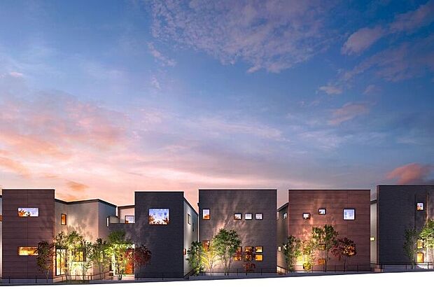 【壮麗な街並みに16家族の物語を紡ぐ。】壁を立ち上げたスクエアなフォルムの住まいを連ね、統一感を感じさせるファサードを整えることで、誰もが目を引かれる、個性が息づく街並みを創出しました。