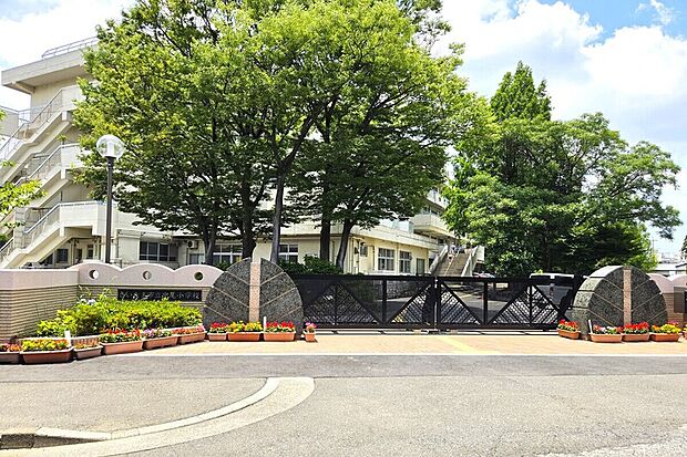 中尾小学校(現地より徒歩11分)