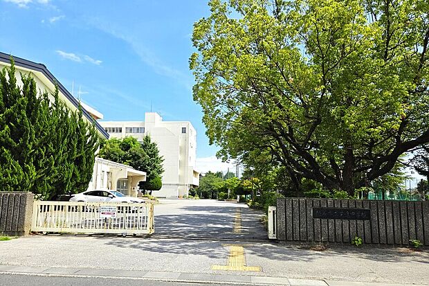 栄進中学校(現地より徒歩12分)