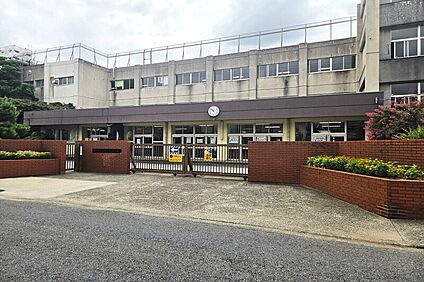 松飛台第二小学校（現地より徒歩6分） 約460m