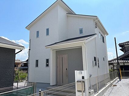 A-2号棟　清潔感と上質感を兼ね備えたシンプルモダンな住まい