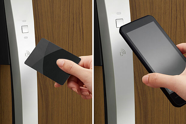【【カザスプラス】】ドアのボタンを押してスマホやカードキーをかざすだけで2つの鍵を解錠。オートロックモードで帰宅時の閉め忘れも防止できます。※iPhoneには対応しておりません。※写真はイメージです。