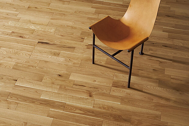 【【朝日ウッドテック/ライブナチュラルMRX・MSX】】天然木ならではの木目や表情に加え、マットな質感で美しく仕上げたフローリング。フリーワックスでお手入れも簡単です。※写真はイメージです。