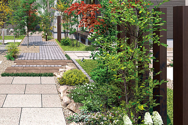 【【木の温もりを纏う格子】】木の風合いを醸し出す格子を配し、小路にやさしい表情を添えました。植栽とも美しく調和し、街並みに温もりと落ち着きをもたらす景観を創出します。※街並完成予想図