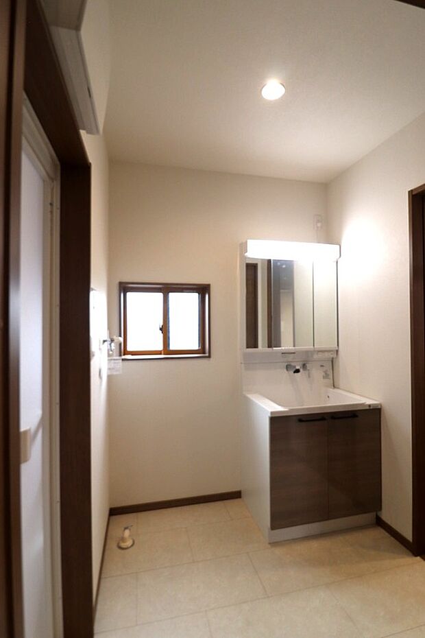 【5号棟洗面化粧室】