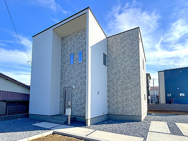 【3号棟　現地外観】
全居室2面採光でどこにいても明るく過ごしやすいお家♪
＼＼4LDK+ウォークインクローゼット+パントリー／／