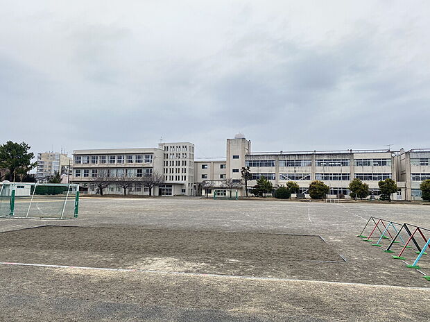 熊谷市立石原小学校（約1,300m）