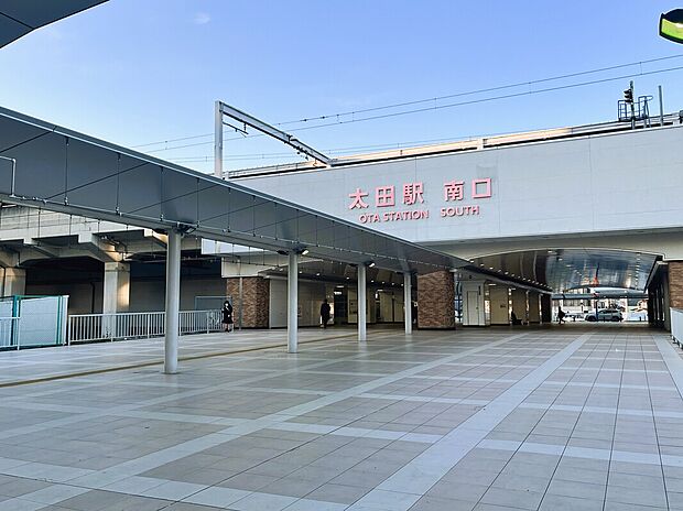 東武鉄道伊勢崎線「太田」駅（約1,800m）