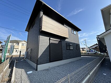 【２号棟 外観】