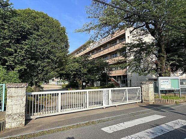 上尾市立上平中学校（約1,400m）