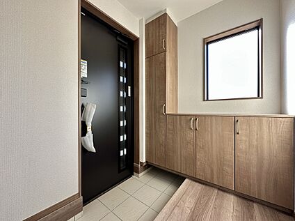【5号棟 玄関】