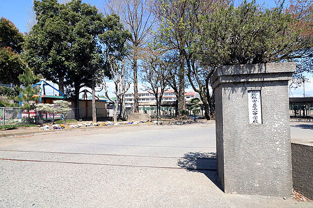 館林市立第一中学校（約1,100m）